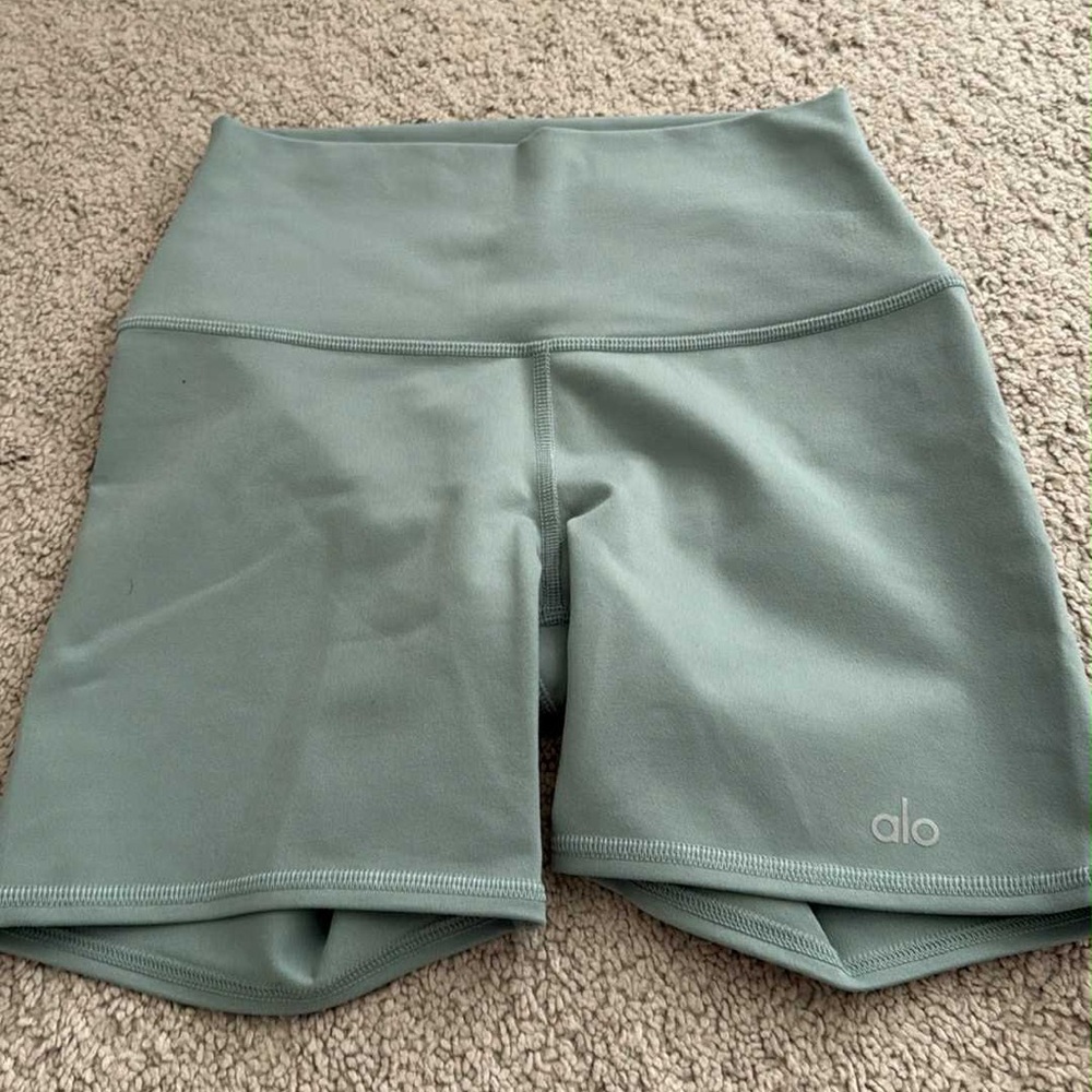 ALO Yoga Women's Sage Bike Shorts